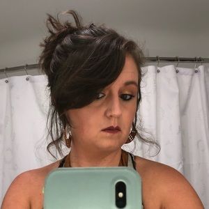 Meet your Posher, Courtney